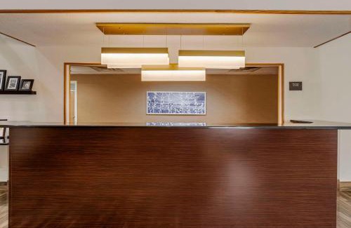 Charles City Hotel | Pet-Friendly Stay at Sleep Inn & Suites Charles City