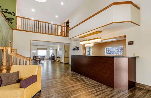 Charles City Hotel | Pet-Friendly Stay at Sleep Inn & Suites Charles City