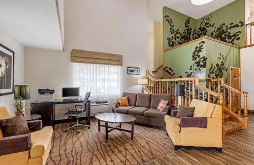 Charles City Hotel | Pet-Friendly Stay at Sleep Inn & Suites Charles City