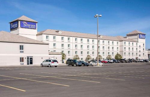 Minot Hotel | Exciting Stay at Sleep Inn & Suites with Water Park Access