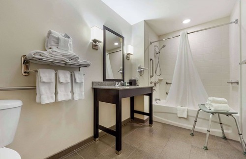 Fargo Hotel | Convenient Sleep Inn & Suites Fargo Medical Center Stay