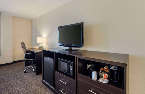 Huntsville Hotel | Premier Stay at Sleep Inn & Suites near U.S. Space Center