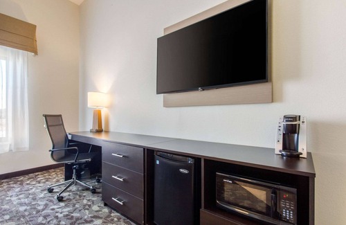 Town of Wawayanda Hotel | Discover Sleep Inn & Suites Middletown - Goshen with Pool