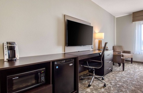 Town of Wawayanda Hotel | Discover Sleep Inn & Suites Middletown - Goshen with Pool