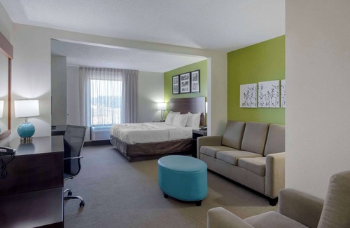 Prince George Hotel | Cozy Sleep Inn & Suites Near Fort Gregg-Adams with Pool