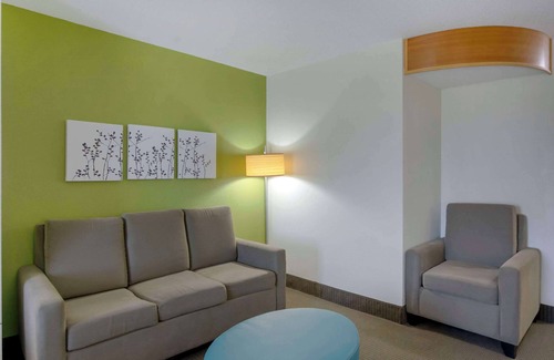 Prince George Hotel | Cozy Sleep Inn & Suites Near Fort Gregg-Adams with Pool