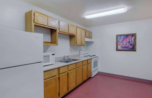 Prince George Hotel | Cozy Sleep Inn & Suites Near Fort Gregg-Adams with Pool