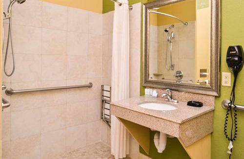 Greater Heights Hotel | Convenient Sleep Inn & Suites Near Downtown North