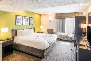 Niantic Hotel | Inviting Sleep Inn & Suites with Pool and Family Amenities