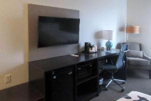 Oregon Hotel | Pet-Friendly Sleep Inn & Suites Oregon with Pool & Breakfast