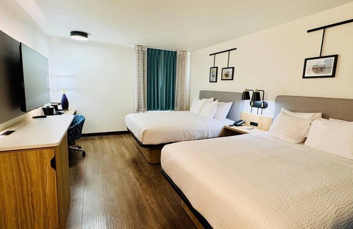 Searcy Hotel | Budget-Friendly Super 8 by Wyndham with Pool & Breakfast