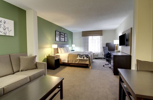 Smithfield Hotel | Relax at Sleep Inn & Suites Smithfield Near I-95 with Pool