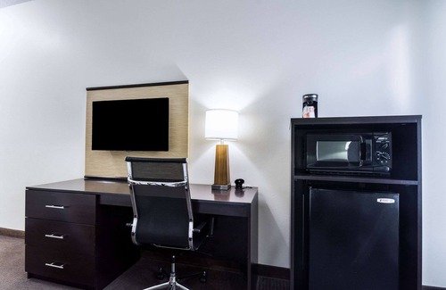 Smithfield Hotel | Relax at Sleep Inn & Suites Smithfield Near I-95 with Pool