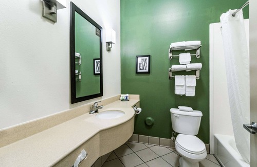 Smithfield Hotel | Relax at Sleep Inn & Suites Smithfield Near I-95 with Pool
