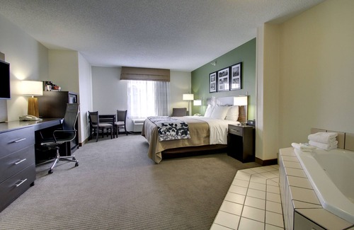 Smithfield Hotel | Relax at Sleep Inn & Suites Smithfield Near I-95 with Pool