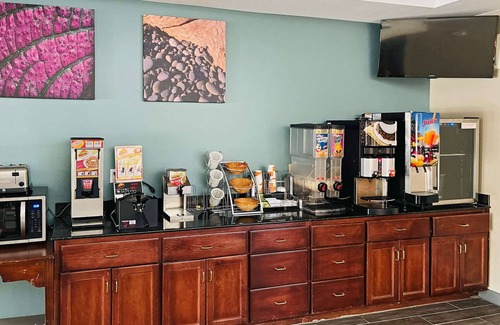 Foley Hotel | Relax at Sleep Inn & Suites with Pool and Breakfast