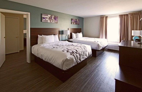 Foley Hotel | Relax at Sleep Inn & Suites with Pool and Breakfast