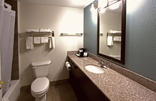 Foley Hotel | Relax at Sleep Inn & Suites with Pool and Breakfast