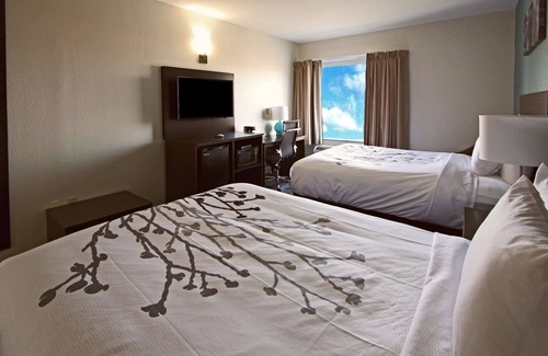 Foley Hotel | Relax at Sleep Inn & Suites with Pool and Breakfast