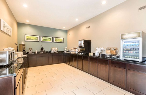 West Des Moines Hotel | Premium Sleep Inn & Suites West Des Moines with Pool Access