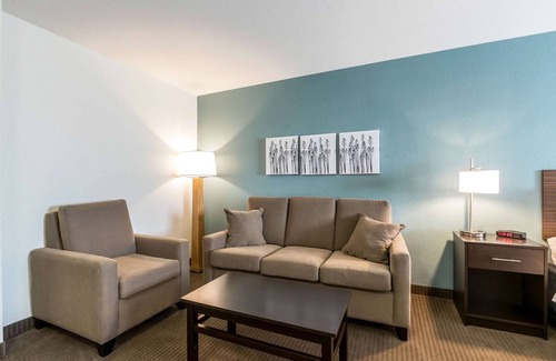 West Des Moines Hotel | Premium Sleep Inn & Suites West Des Moines with Pool Access