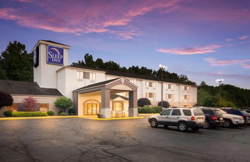 Austintown Hotel | Comfortable Stay at Sleep Inn with Pool and Pet-Friendly Perks