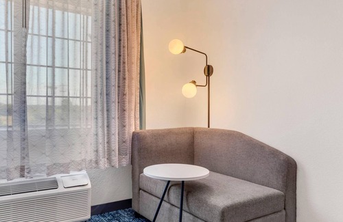 Cedar Hill Hotel | Discover Magnuson Hotel Cedar Hill: Pool, Eco-Friendly Stay