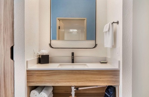 Cedar Hill Hotel | Discover Magnuson Hotel Cedar Hill: Pool, Eco-Friendly Stay