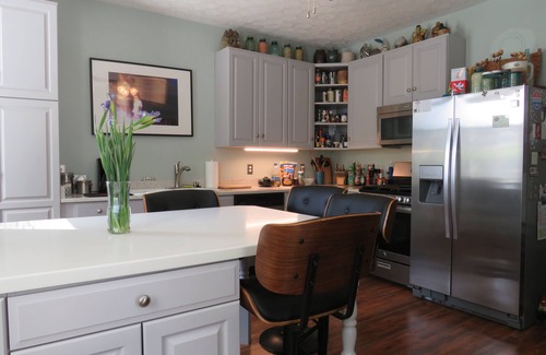 Schnitzelburg House | Experience Comfort in King-Size Beds in Germantown