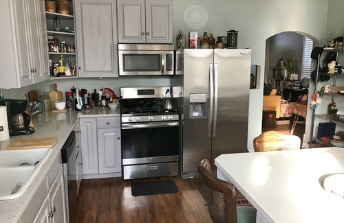 Schnitzelburg House | Experience Comfort in King-Size Beds in Germantown