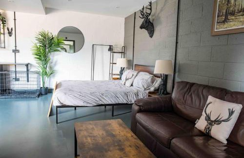 Exeter Apartment | Experience Unique Stays Near Horses in the City