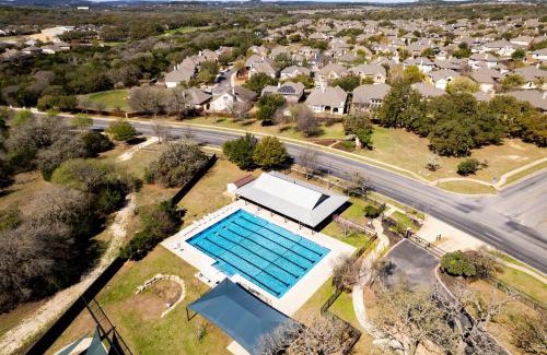 Scenic Oaks House | Experience Sleep on the Cloud: 5 Bedrooms & Pet Friendly