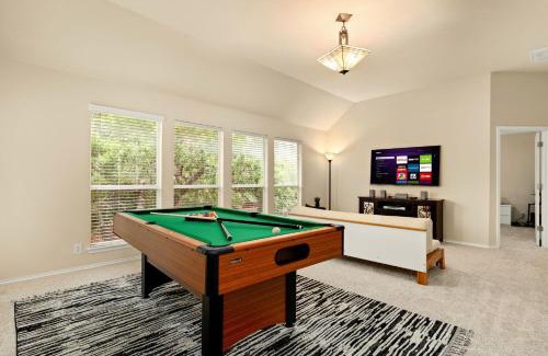 Scenic Oaks House | Experience Sleep on the Cloud: 5 Bedrooms & Pet Friendly