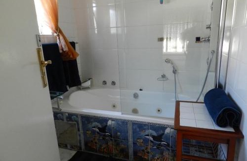 Polokwane House | Kid-Friendly Sleepers Villa Guesthouse with Kitchen Access