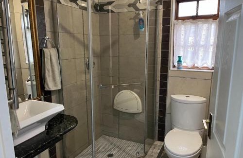 Polokwane House | Kid-Friendly Sleepers Villa Guesthouse with Kitchen Access