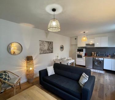 Orleans Apartment | Relax at Sleepin Orléans with Parking and Netflix Access