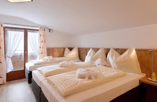 Soell House | Enchanting Triple Room at Alpengasthof Hochsöll