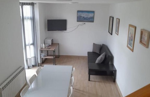 Portomarin House | Family-Friendly Stay at SLEEPING PORTOMARIN 2 - Rated 8.6/10
