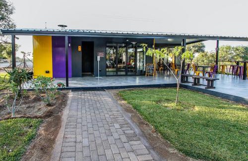 Musina Hotel | Cozy SleepOver Beitbridge: Ideal for Families with Kitchen