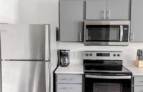 Des Moines Apartment | Sleepover: Dashing 1BD/1BA - Des Moines