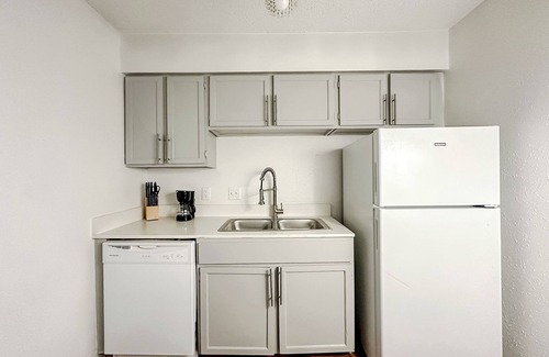Windsor Park Apartment | Sleepover : Dashing 1BD/1BA + Gym - Austin TX