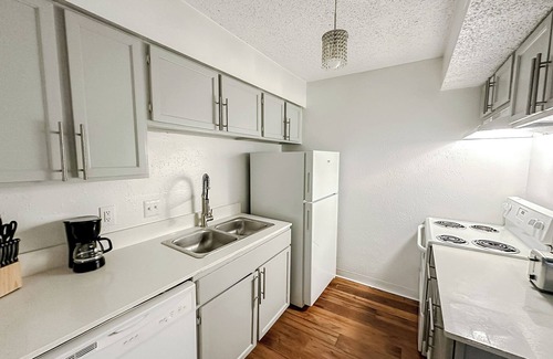 Windsor Park Apartment | Sleepover : Dashing 1BD/1BA + Gym - Austin TX