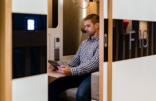 Doha Hotel | Relax at Sleep 'n Fly Lounge & Showers - Ideal for Transit