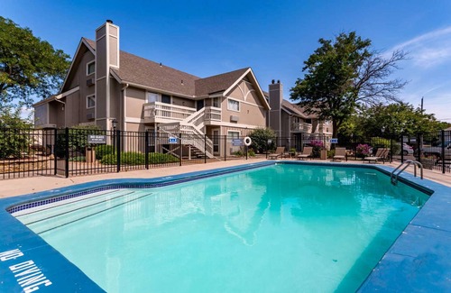 Wichita Apartment | Comfortable 1BD/1BA with Pool & Gym in Downtown Wichita