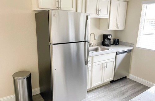 Oklahoma City Apartment | Discover Sleepover: 1BD Oasis with Pool & Gym in OKC