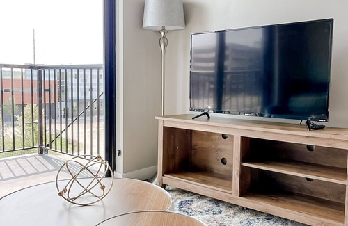 Downtown Des Moines Apartment | Inviting 1BD/1BA Stay in Vibrant Downtown Des Moines