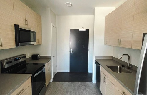 Des Moines Apartment | Upscale Studio with Gym Access in Des Moines