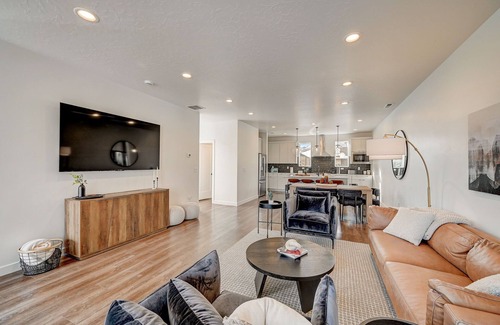 Mountain Green House | Ideal Family Retreat Near Snowbasin with Fast Wi-Fi