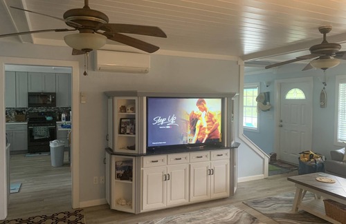 Green Turtle Estates House | Beachside Retreat with Hot Tub & Pool - Perfect for 10!