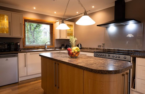 Aviemore House | Spacious Getaway: Sleeps 10 with Spa and Hot Tub Amenities